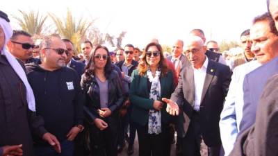 مايا مرسي توجه بعرض منتجات سيدات الجورة الحرفية بمعارض وزارة التضامن الاجتماعي في المحافظات