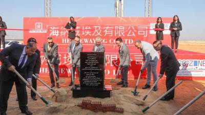 باستثمارات 50 مليون دولار.. رئيس اقتصادية قناة السويس يشهد تدشين حجر أساس مشروع "هينيواى" الصينية في منطقة القنطرة غرب الصناعية