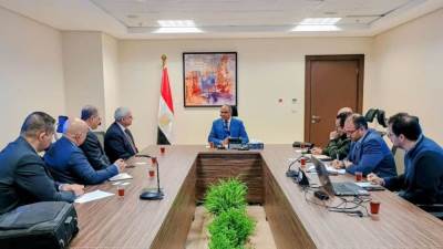 نائب الإسكان يلتقي ممثلي أحد التحالفات العالمية المتخصصة في تنفيذ وتشغيل مشروعات المرافق لبحث التعاون