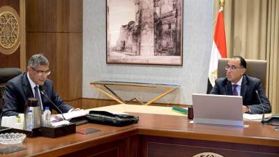 رئيس الوزراء يتابع عددا من ملفات العمل والمشروعات بمحافظة الجيزة