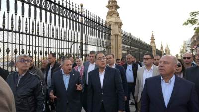 رئيس الوزراء يتفقد المرحلة الثانية من أعمال تطوير الممشى السياحي بمدينة بورسعيد "شارع فلسطين"