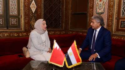 وزير السياحة يلتقي نظيره في مملكة البحرين