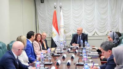 وزير التعليم يبحث مع مسئولي هيئة كامبريدج سبل تعزيز مشروعات التعاون