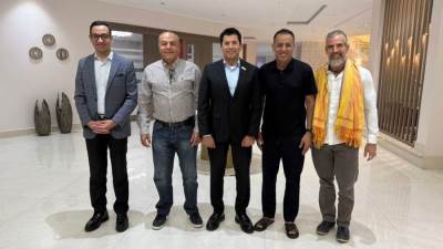 وزير الشباب والرياضة يلتقي نائب رئيس الاتحاد الإفريقي لكرة القدم