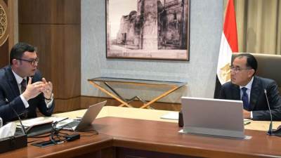 رئيس الوزراء يلتقي وزير الإسكان لاستعراض إجراءات طرح الفرص الاستثمارية بالعملتين المحلية والأجنبية