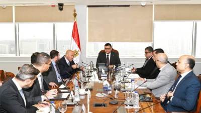 وزير الإسكان يناقش مقترح مشروع مستشفى عالمى على مساحة ٤٦ ألف م٢ بالعاصمة الإدارية