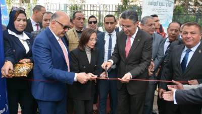 وزير التموين والتجارة الداخلية ومحافظ البحيرة يفتتحان سوق اليوم الواحد بمركز دمنهور