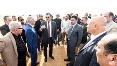 وزير الإسكان يتفقد موقف تنفيذ أعمال الطرق والمرافق بالأراضى المضافة لمدينة العبور