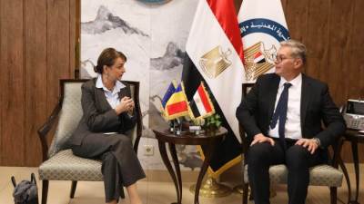 وزير البترول يستقبل سفيرة رومانيا ورئيس "سي اي اس جاز" لبحث التعاون المشترك