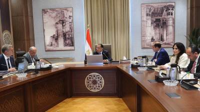 رئيس الوزراء يتابع جهود توفير احتياجات قطاع الكهرباء استعداداً لفصل الصيف المقبل