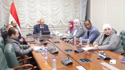 وزير العمل يعقد اجتماعًا للتوسع في تنفيذ "اتفاقية الفحص المهني" مع السعودية