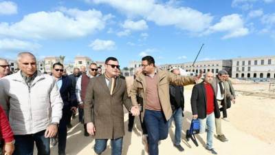 وزير الإسكان يتفقد سير العمل بمشروعات المدينة التراثية.. وعدد من مشروعات البنية الأساسية بمدينة العلمين الجديدة