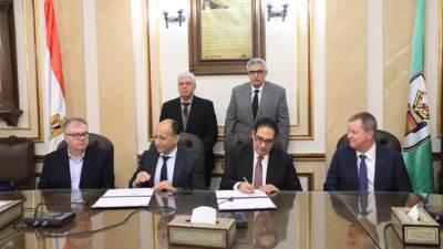 وزير التعليم يشهد توقيع تفاهم بين جامعة القاهرة ومختبر خلايا السرطان بجامعة أكسفورد وشركة جيرمفري ومؤسسة كيرنج كروس الصحية