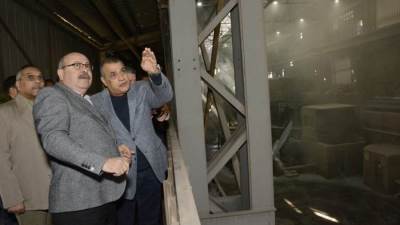 وزير الدولة للإنتاج الحربي  في زيارة مفاجئة  لشركة أبو زعبل للصناعات الهندسية (مصنع 100 الحربي)