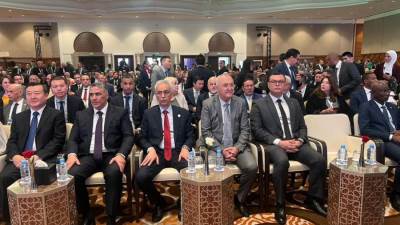 وزير الإسكان يشارك في افتتاح المعرض المصاحب لمؤتمر الإسكان العربي الثامن بدولة الجزائر