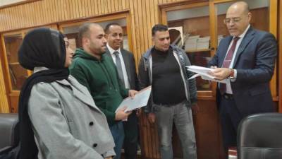 "بداية جديدة لبناء الإنسان “.. وزير العمل يُسلم عقود عمل جديدة لذوي همم بمحافظة القاهرة