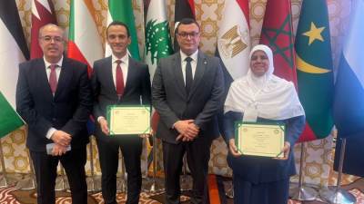 وزير الإسكان يتسلم جائزة فوز مصر عن مشروع "روضة السيدة" كأفضل المشروعات السكنية المُنَفذَة