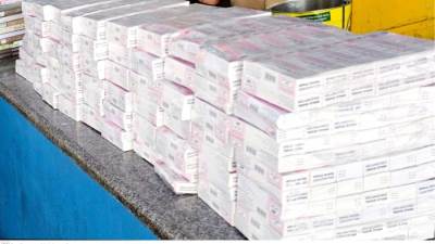 جمارك الصادرات الجوية بمطار القاهرة تضبط 3 محاولات تهرب جمركي لكمية من السجائر والأدوية البشرية ومستحضرات التجميل والبذور الزراعية 