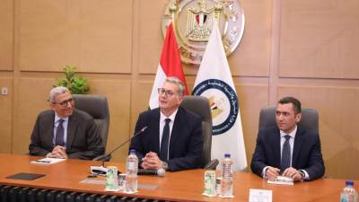 وزير البترول والثروة المعدنية يعقد لقاءا موسعاً مع مستثمري التعدين