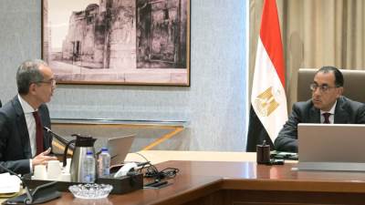 رئيس الوزراء يتابع مع وزير الاتصالات مستجدات العمل في عدد من الملفات 