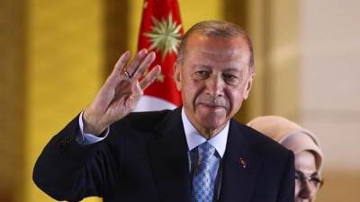 الرئيس التركى يتوجه إلى القاهرة لحضور قمة مجموعة الثمانى النامية