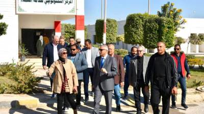 مسئولو"الإسكان" يتفقدون مشروعات المرافق والبنية التحتية الجاري تنفيذها بمدينة السويس الجديدة