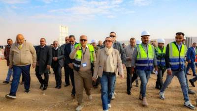 وزيرة البيئة تبدأ زيارتها لمحافظة قنا بتفقد المواقع الإنشائية لمصنع معالجة المخلفات والمدفن الصحي بقوص