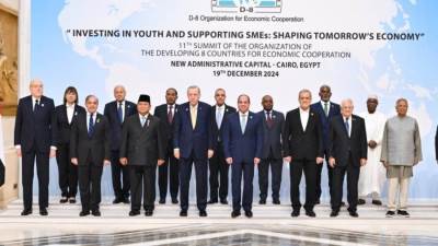 الرئيس السيسي يعلن انضمام أذربيجان لمنظمة الدول الثمانى النامية