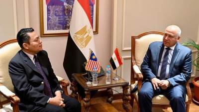 وزير الصناعة يستقبل سفير دولة ماليزيا لبحث سبل توطين عدد من الصناعات بمصر