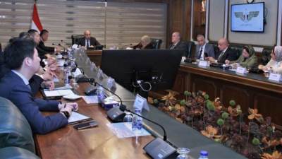 وزير الطيران المدني يلتقي بمسئولي شركة (CCCC) الصينية المتخصصة في البناء والمواصلات ومشروعات البنية التحتية والمطارات 