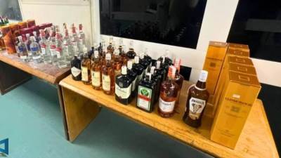 مكافحة التهرب الجمركي تضبط مشروبات كحولية أجنبية الصنع غير خالصة الضرائب والرسوم