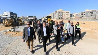 وزير الإسكان يستهل جولته بتفقد أعمال تطوير وتوسعة الطريق الحدائقى بمنطقة الأندلس