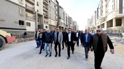  وزير الإسكان يتفقد سير العمل بمشروعات سكن مصر ودار مصر وجنة بمدينة القاهرة الجديدة