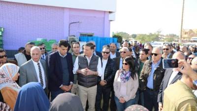 وزراء الزراعة والتخطيط والري ومحافظ المنيا يسلمون المنح للمستفيدين والمستفيدات والجمعيات الزراعية بالمحافظة