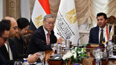 وزير الشباب والرياضة يبحث التعاون الثنائي مع سفير كوريا الجنوبية