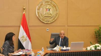 محمود عصمت: إتاحة الكهرباء بجودة واستمرارية واستقرار ودعم وتطوير وتحديث شبكة نقل الكهرباء لاستيعاب القدرات المضافة من الطاقات المتجددة