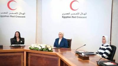 السيدة انتصار السيسي توجه الشكر لكل المتطوعين في الهلال الأحمر المصري