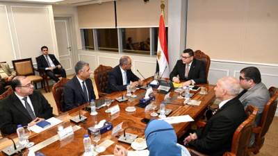 وزير الإسكان يتابع سير العمل بالجهاز التنفيذي لمياه الشرب.. والمشروعات التي يتولى الجهاز تنفيذها