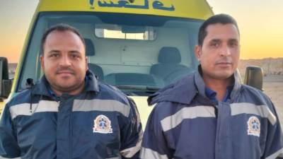 مسعفان بمحافظة سوهاج يردان أمانات بقيمة 850 ألف جنيه لأسرة تعرضت لحادث