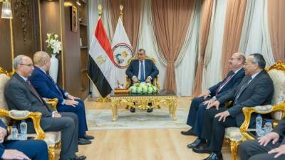 لدعم الصادرات المصرية وفتح أسواق جديدة ..وزير الدولة للإنتاج الحربى يستقبل سفير مصر بالمغرب لبحث الفرص الاستثمارية 