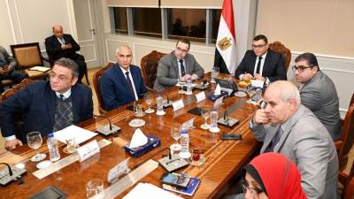 "الشربيني" يوجه بدراسة تنفيذ مجمع خدمات متنوعة لخدمة الجامعتين الأهلية والتكنولوجية