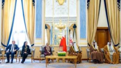 ولي عهد مملكة البحرين ورئيس مجلس الوزراء يستقبل وزيرة التضامن ورؤساء الوفود