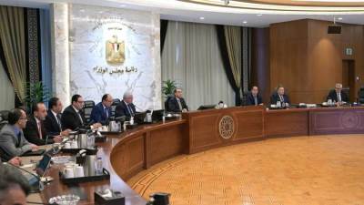 رئيس الوزراء يتابع الموقف التنفيذي لمستشفى "500500"