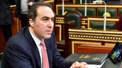 رئيس الحكومة والوزراء يقدمون العزاء فى والدة المستشار أحمد مناع