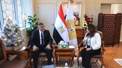 وزيرة التنمية تتابع مع محافظ الجيزة مشروعات الخطة الاستثمارية مبادرة "حياة كريمة"