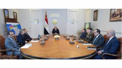 الرئيس السيسى يطلع على الجهود المبذولة لدفع التنمية بمحور قناة السويس