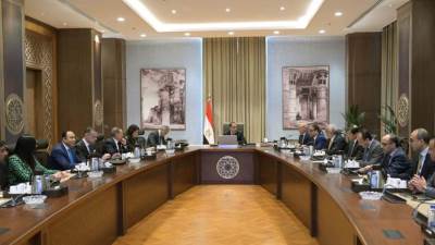 رئيس الوزراء يستعرض فرص الاستثمار السياحي بمنطقة وسط البلد مع عدد من المستثمرين