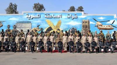 الفريق أحمد خليفة رئيس أركان حرب القوات المسلحة يتفقد منظومة الكفاءة القتالية لقوات الصاعقة 