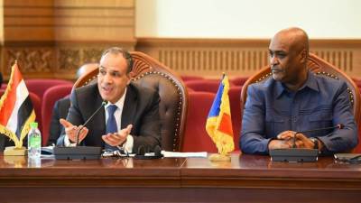 وزير الخارجية والهجرة يلتقي مع وزير البنية التحتية التشادي