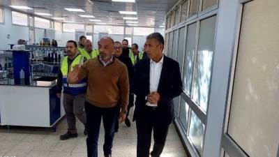 رئيس الجهاز التنفيذي لمياه الشرب والصرف الصحي يتفقد محطة معالجة الجبل الأصفر